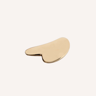 Unleash the transformative power of Ayurveda with Art of Vedas Kansa Gua Sha, a traditional facial sculpting tool sculpted from a unique blend of copper, zinc, and tin.